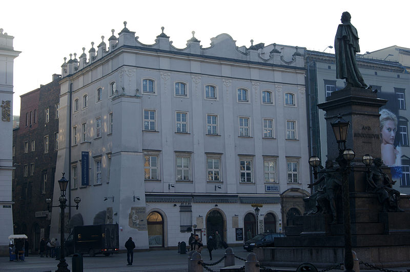 800px-szara_grey_house_6_main_market_squareold_town_krakowpoland