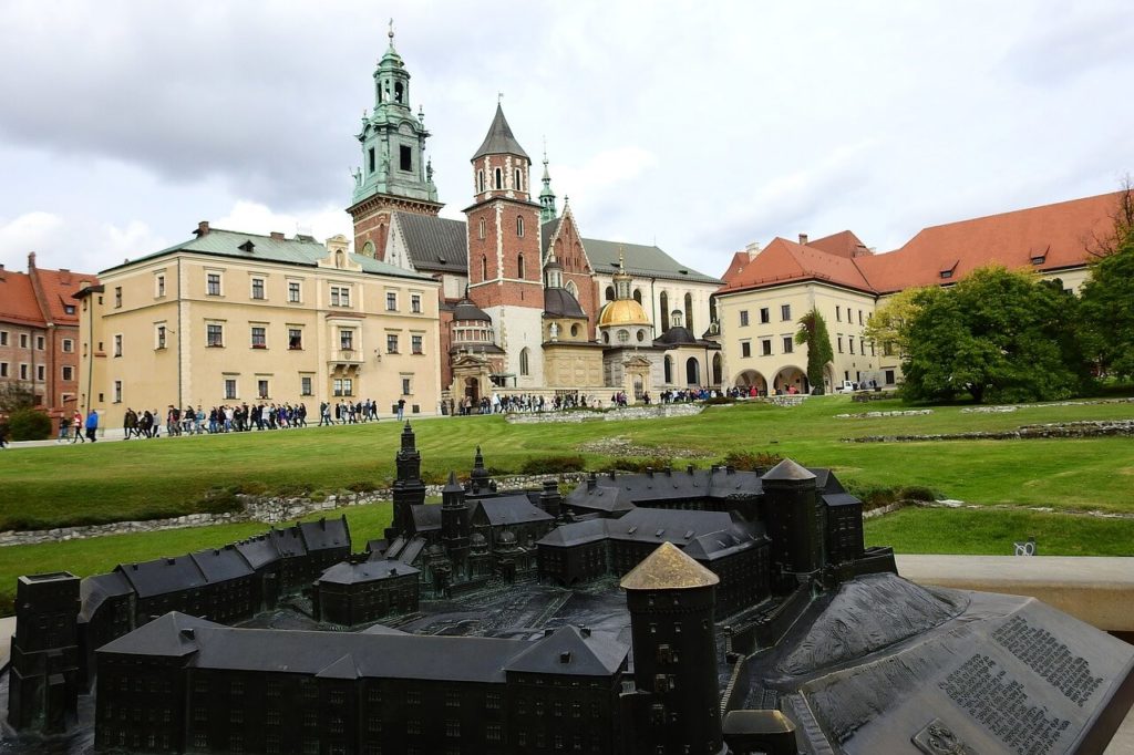 wawel i herb Krakowa to symbole miasta
