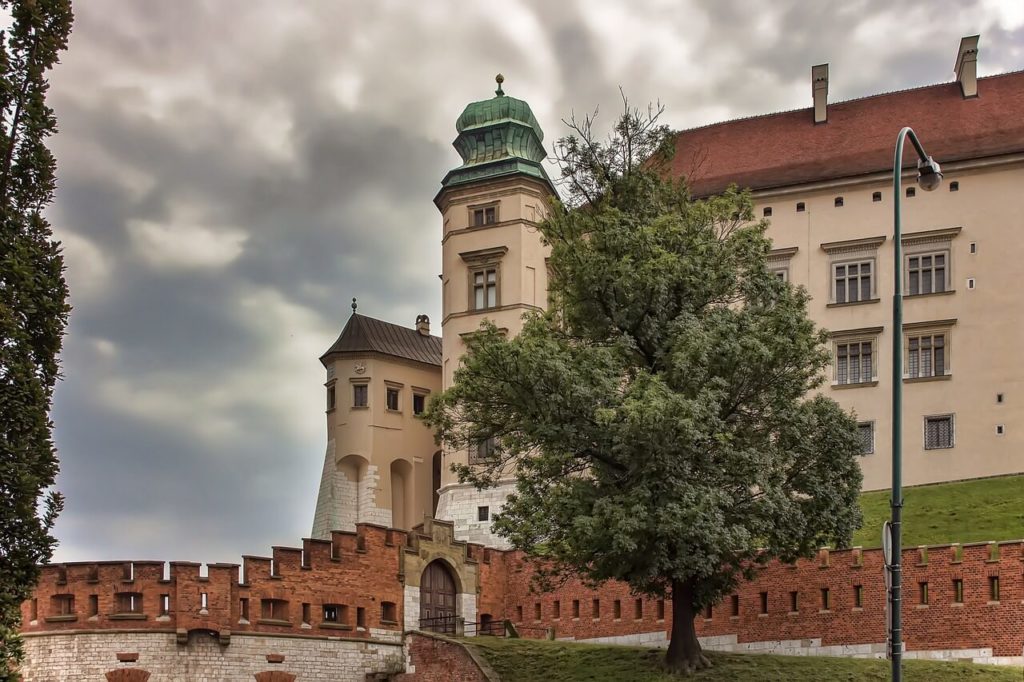 klątwa kazimierza jagiellończyka wiąże się z wawelem